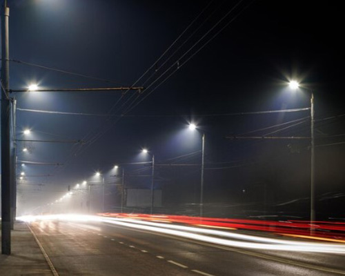 Postes de iluminación para carreteras y autopistas